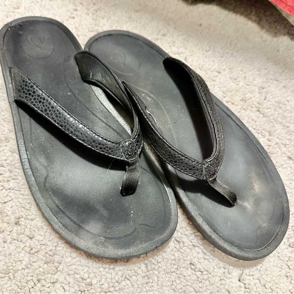 OluKai women’s flip flops